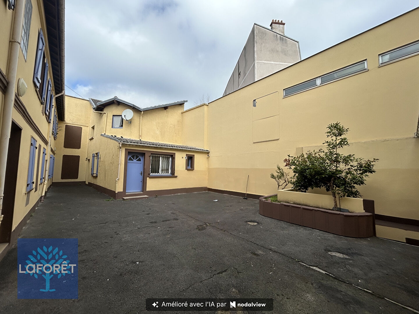 Immeuble à vendre - 11 pièces - 363m2 - Corbeil-Essonnes (91100)