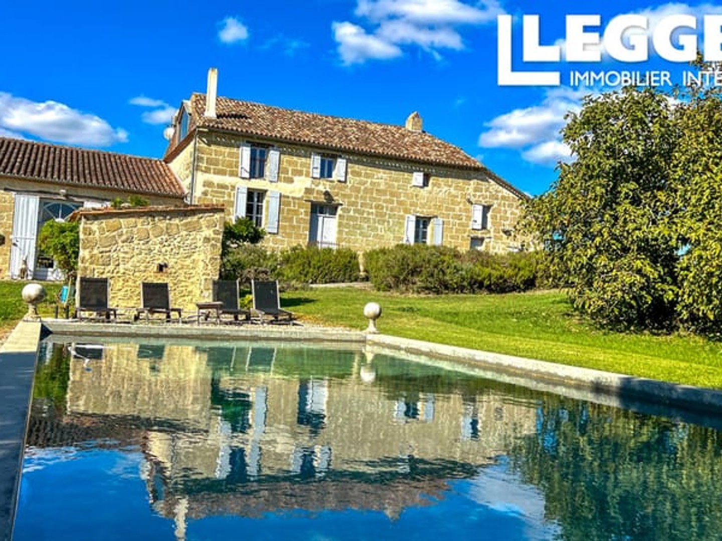 Superbe maison bourgeoise en pierre rénovée sur 4,2 ha avec piscine - élégante retraite en campagne