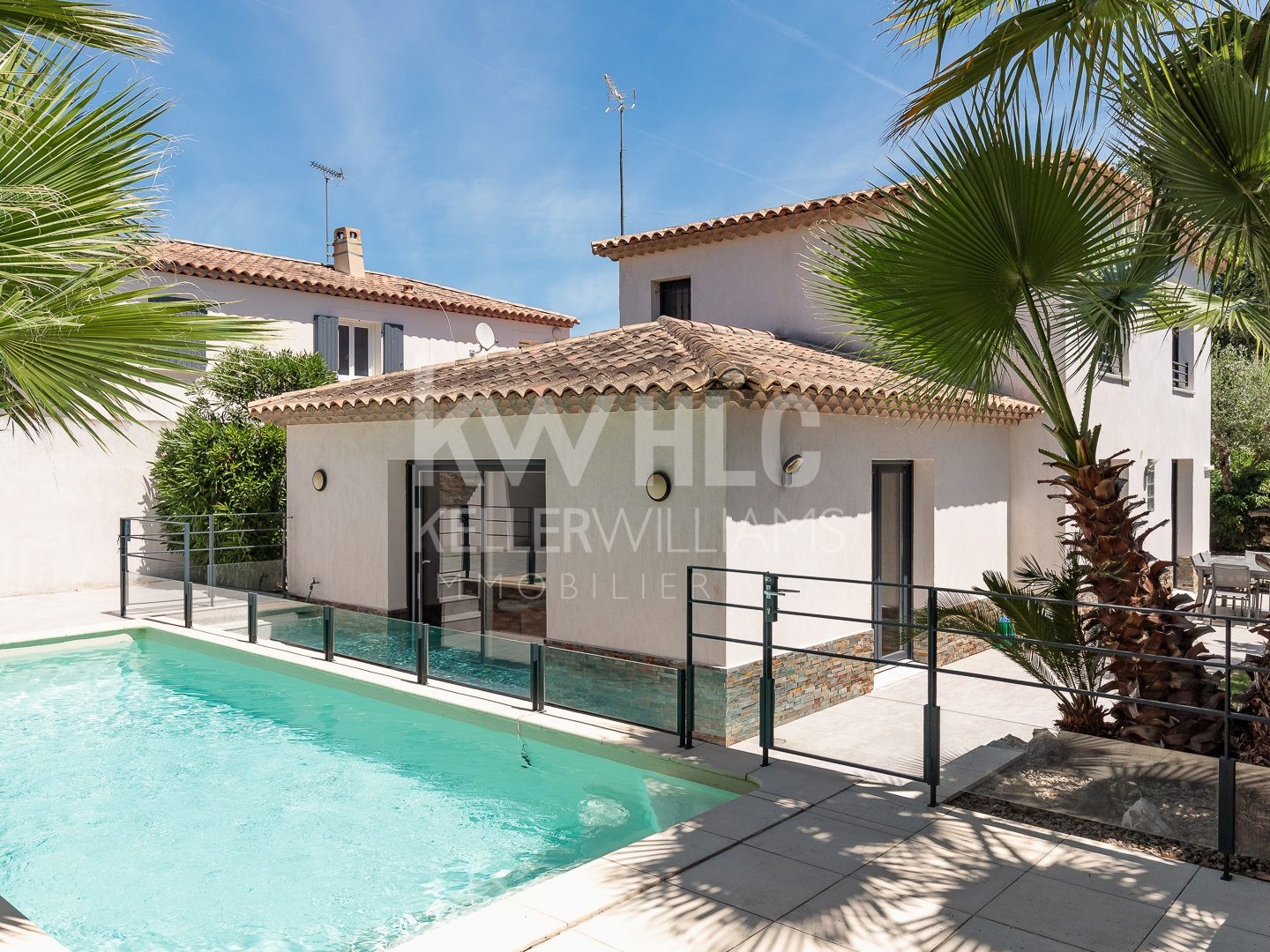 ANTIBES - Maison contemporaine avec piscine et espace bien-être