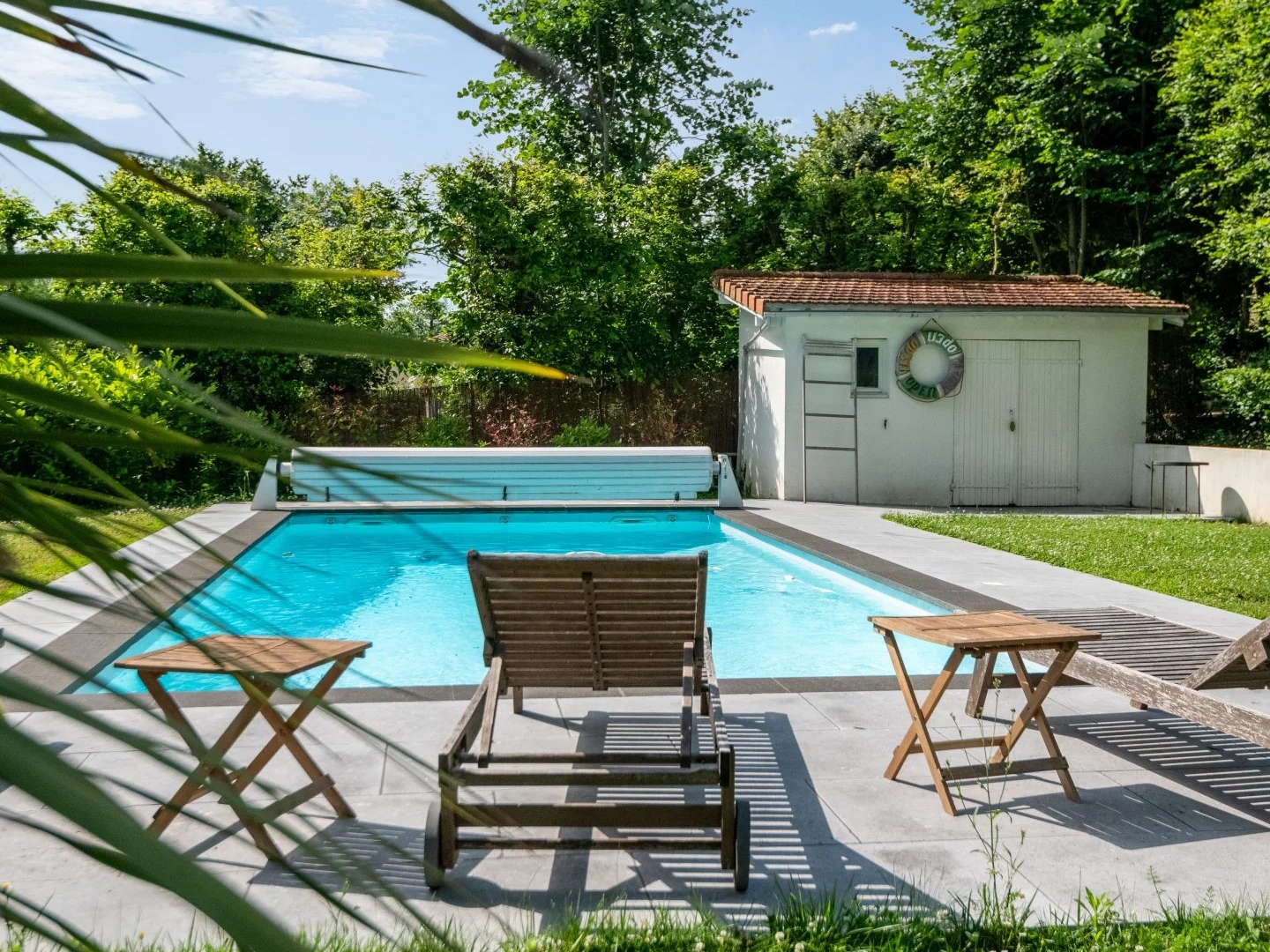 Charbonnières-les-Bains - Maison d'environ 220 m² - Jardin de 2200 m² - 5 Chambres - dépendance de 44m²