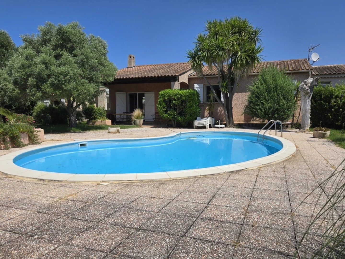 VILLA AVEC PISCINE