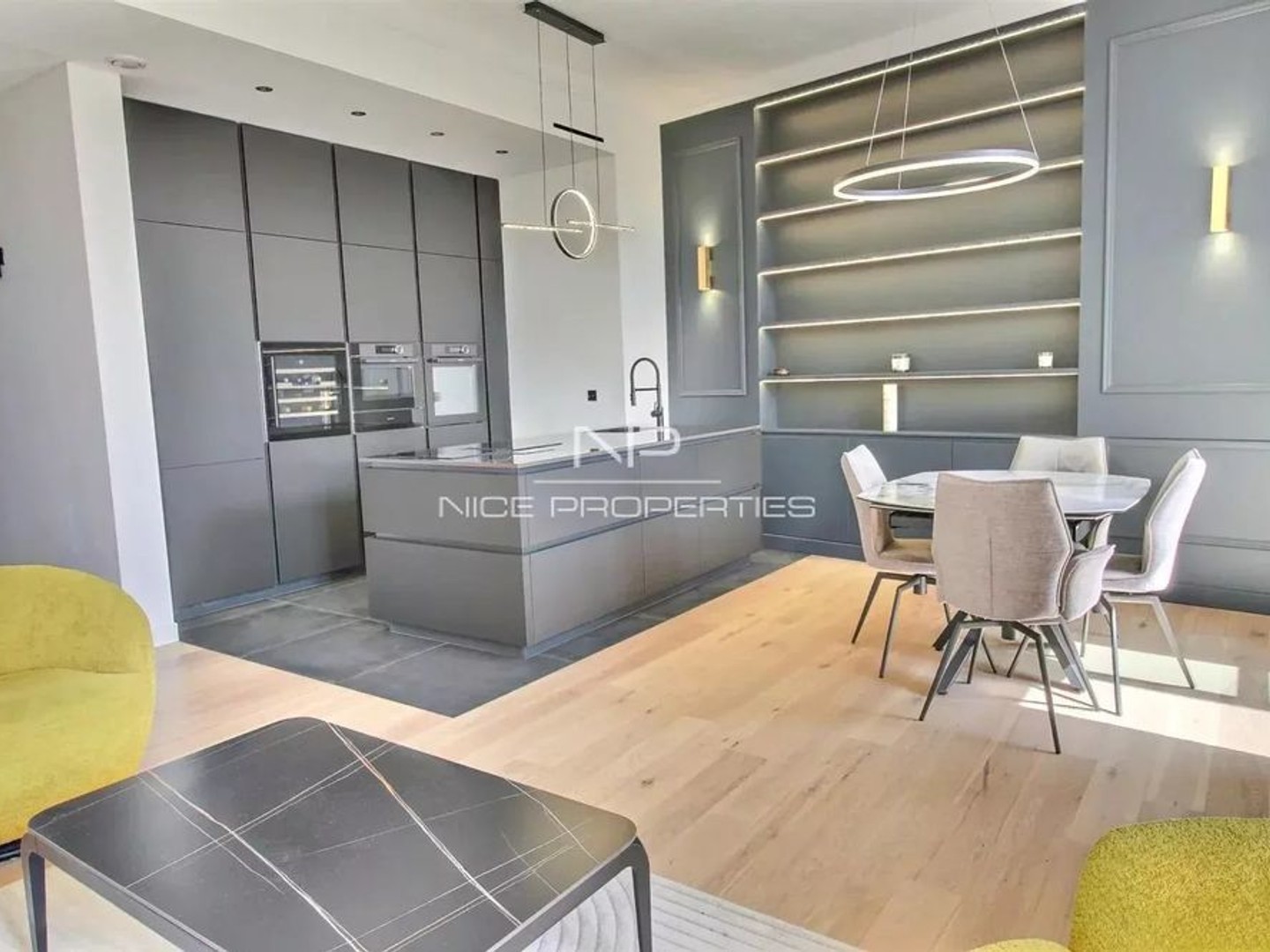 Appartement à vendre - 3 pièces - 81m2 - Nice (06000)