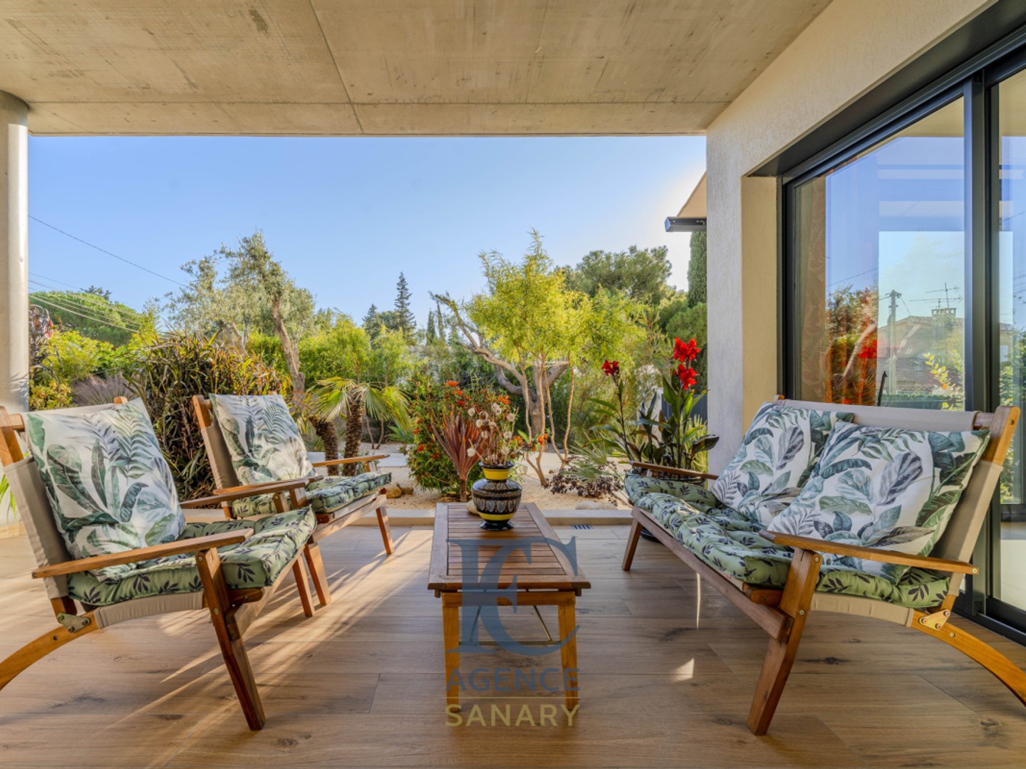 Appartement 3 pièces 130 m2 en rez-de-jardin, aperçu mer