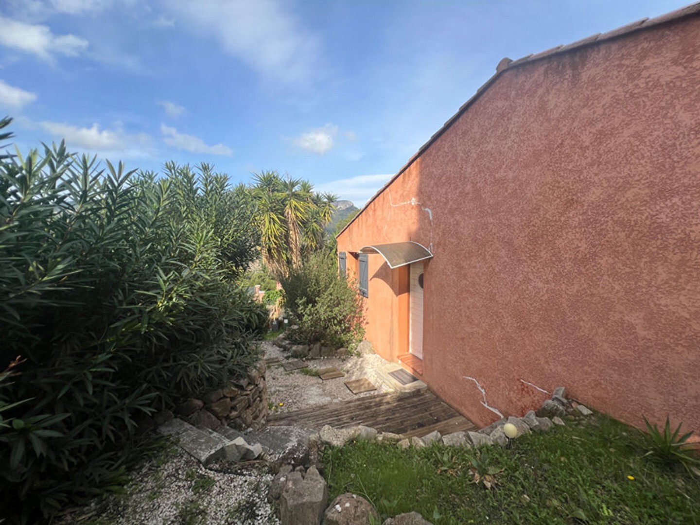 Toulon ouest Maison de 90 m² avec 3 chambres et une Terrasse 50 m²