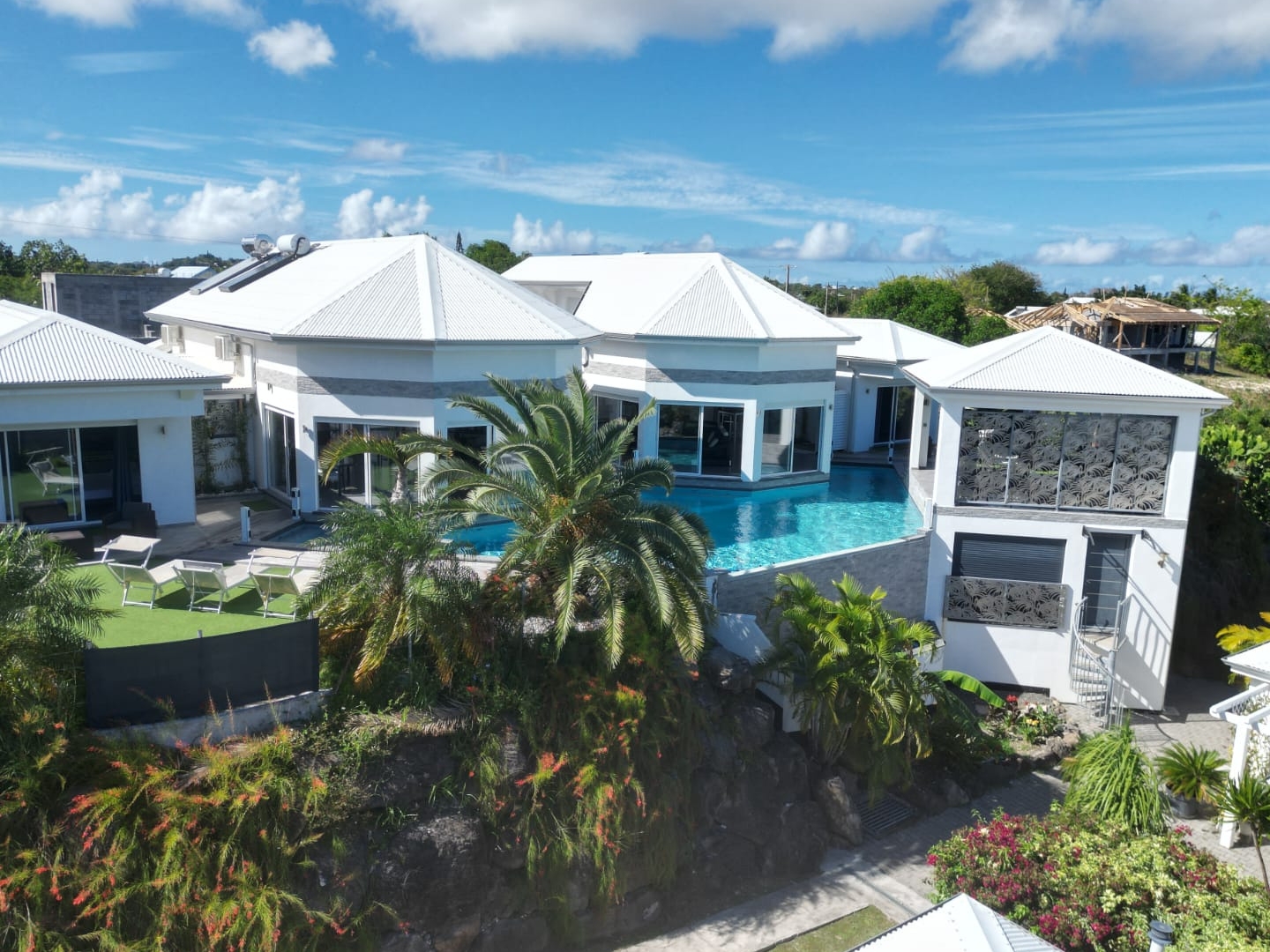 SUPERBE VILLA DE STANDING T8 - VUE MER - PISCINE A DEBORDEMENT - JACUZZI - SAINT-FRANÇOIS