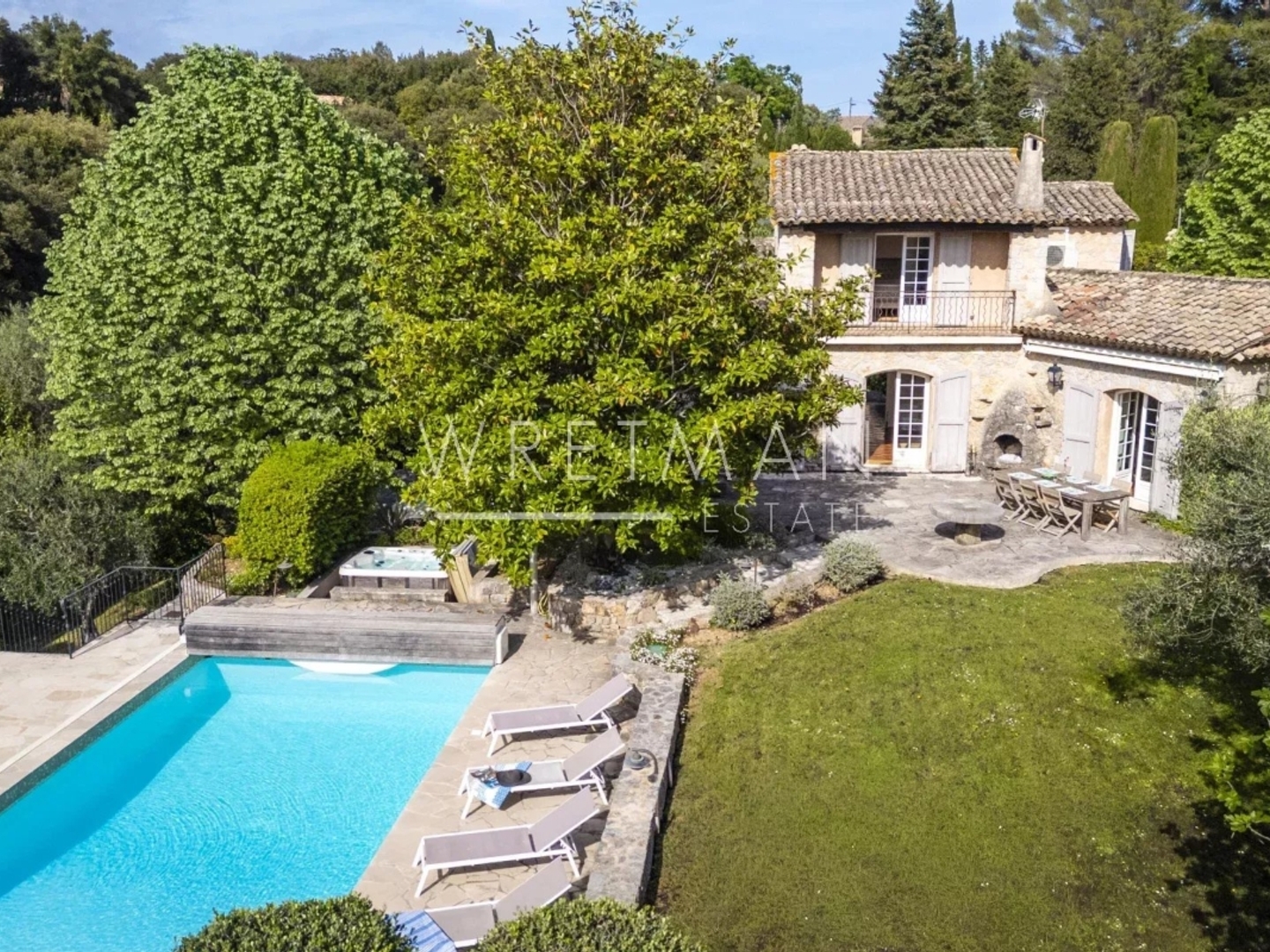 Maison à vendre - 7 pièces - 320m2 - Grasse (06130)