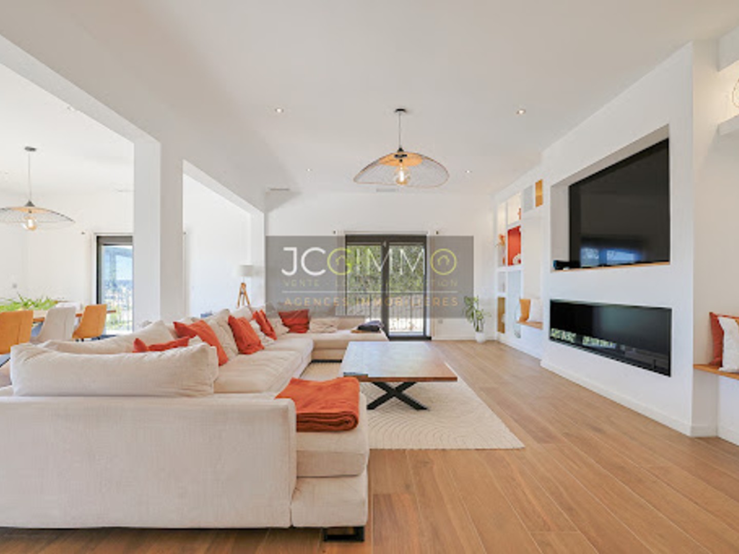 Maison à vendre - 8 pièces - 401m2 - Hyères (83400)