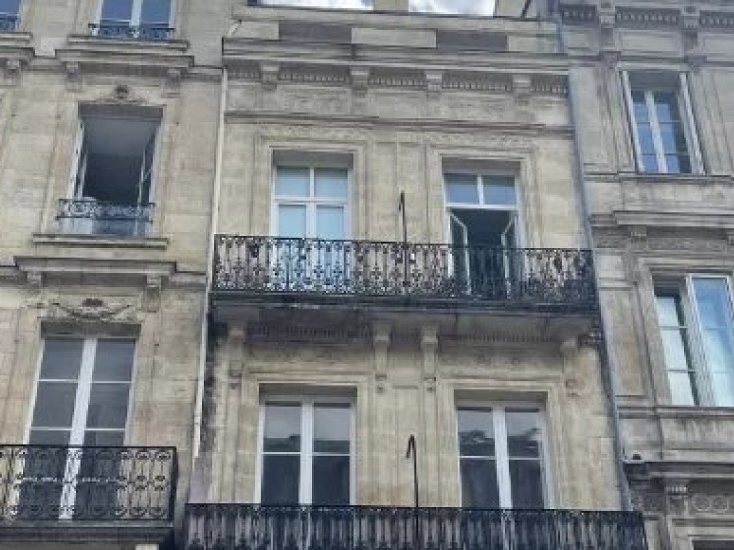 BORDEAUX COURS D'ALSACE ET LORRAINE / IMMEUBLE EN PIERRE ENTIER COMPRENANT 5 LOTS