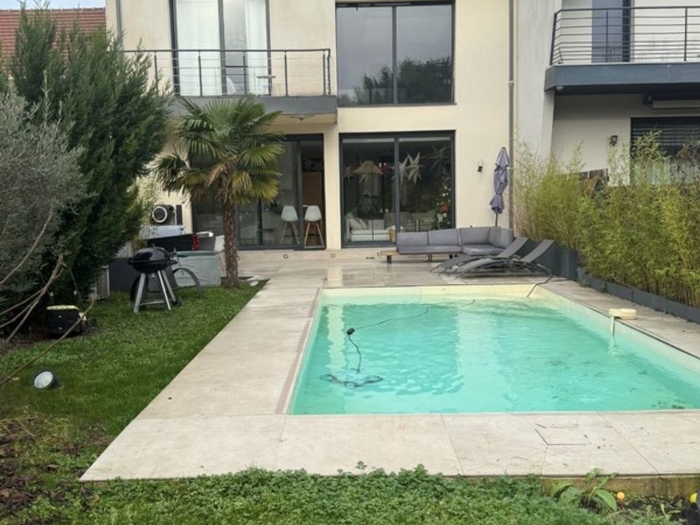 Maison d'exception avec piscine à vendre de 11 pièces GROSLAY (95)