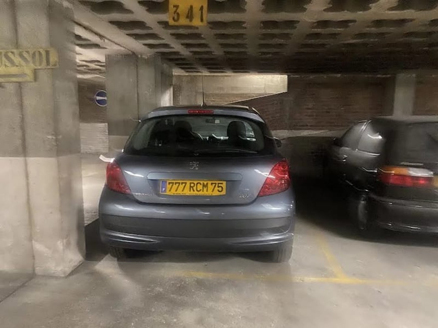 Parking / garage / box à vendre - 12m2 - Paris 15e (75015)
