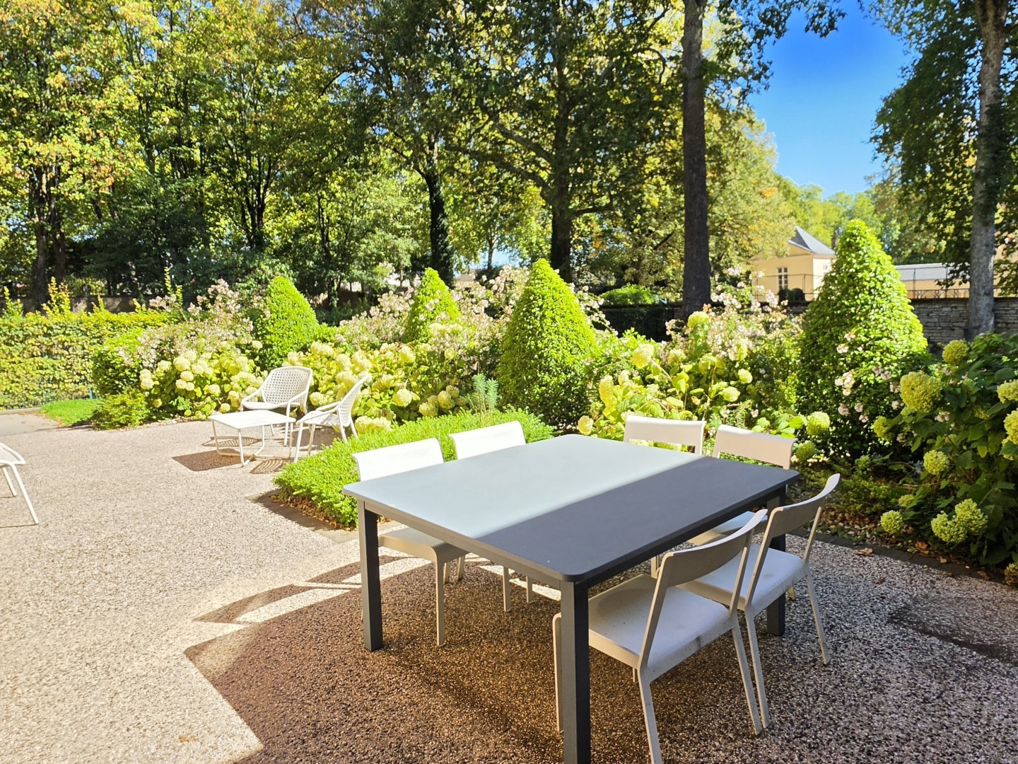 Coup de coeur pour cet écrin de verdure au centre ville de B