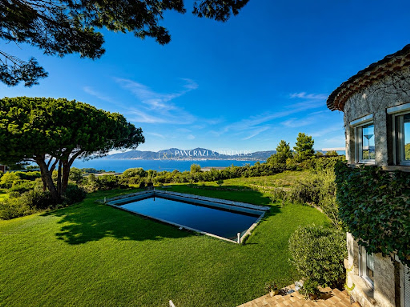 Maison à vendre - 12 pièces - 519m2 - Grosseto-Prugna (20166)