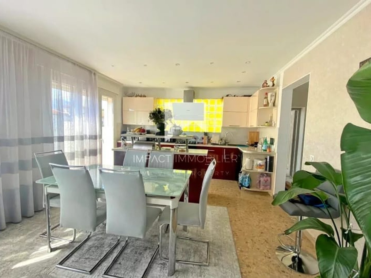 Appartement à vendre - 5 pièces - 196m2 - La Crau (83260)