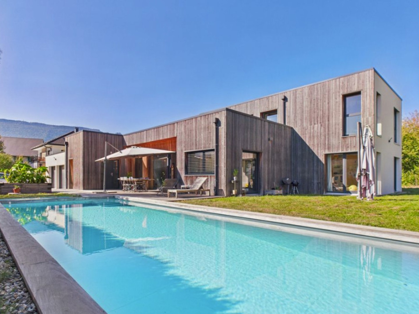 À Viviers-Du-Lac, immobilier de luxe : villa à acheter