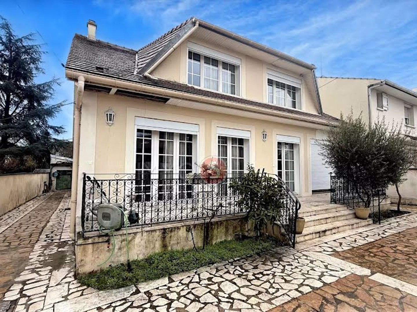 Maison 7 pièces 250 m²
