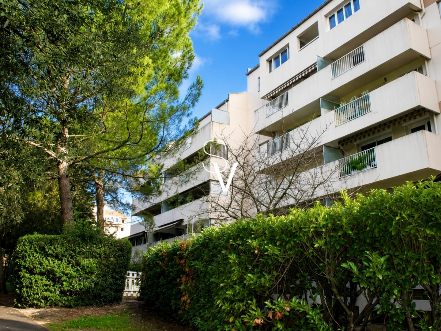 Appartement à vendre - 4 pièces - 104m2 - Aix-En-Provence (13090)