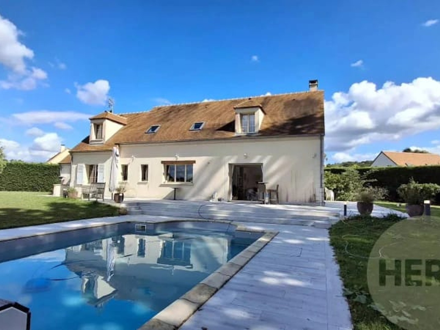 Maison 7 pièces 371 m²