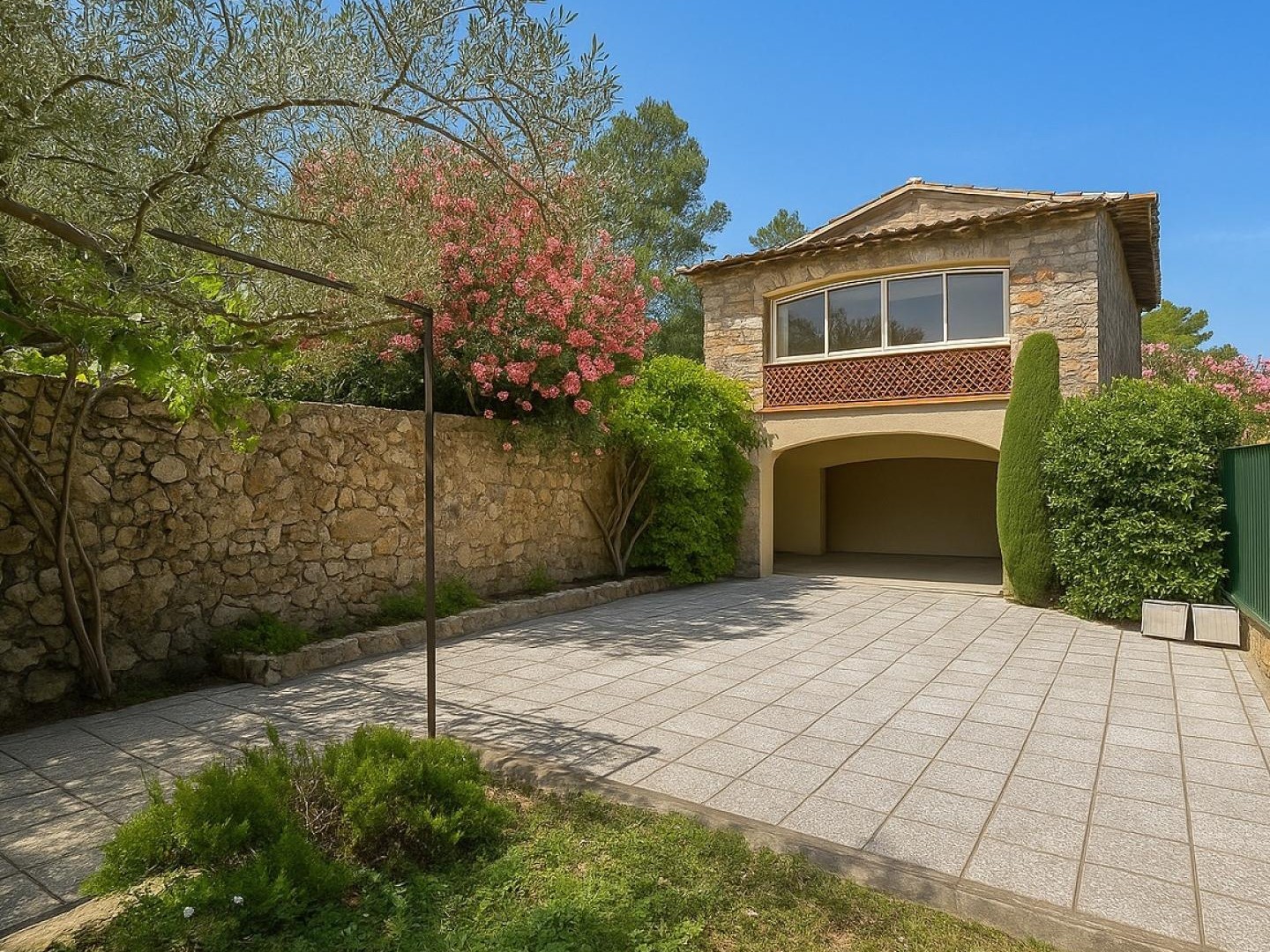 Maison à vendre - 4 pièces - 140m2 - La Mure-Argens (04170)