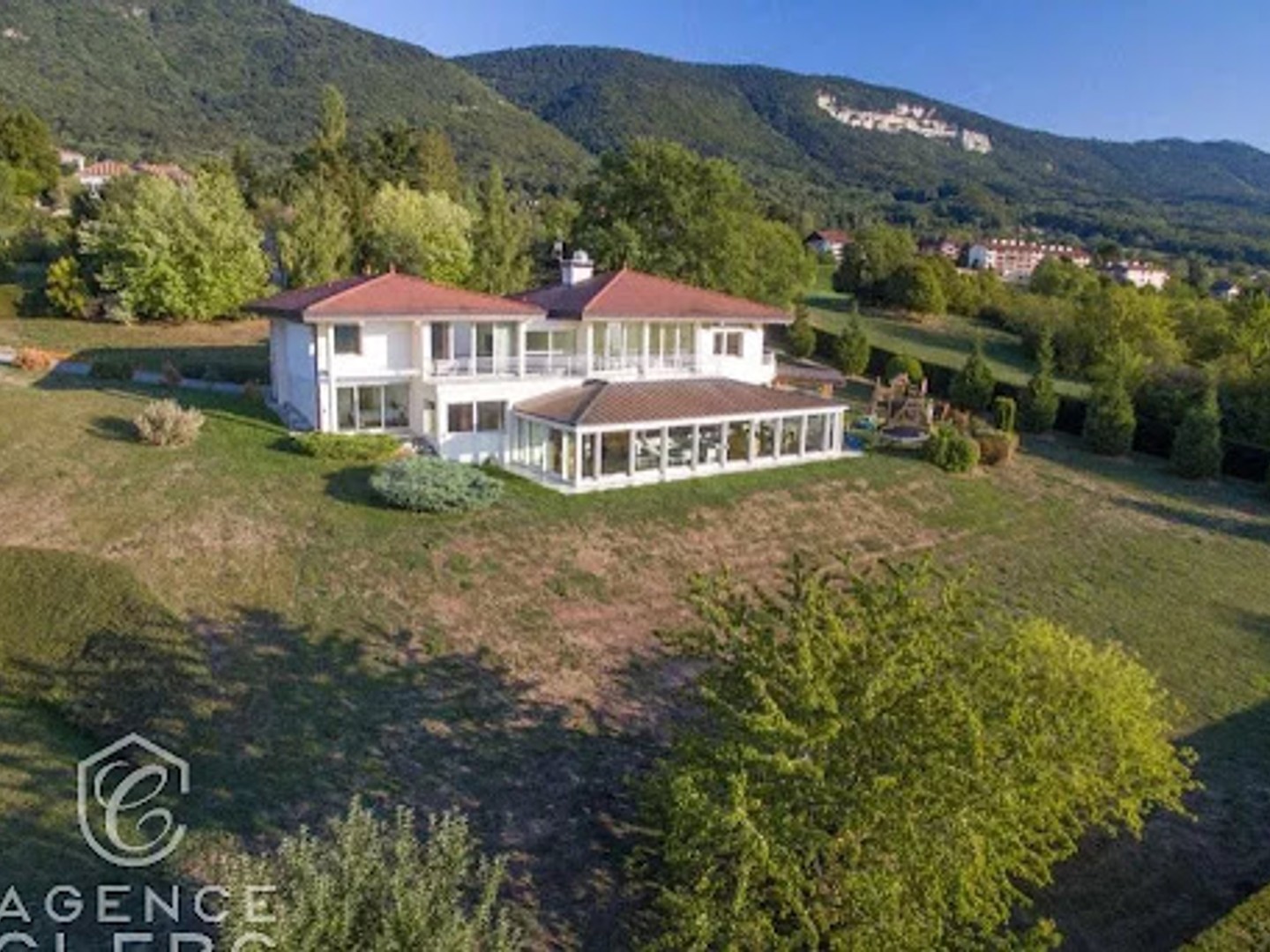 Maison 7 pièces 550 m²