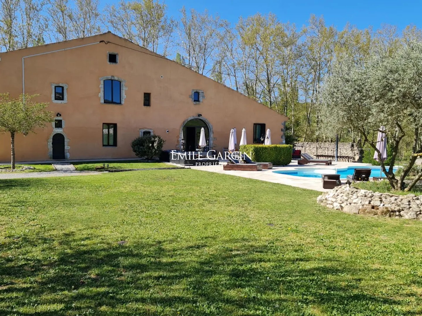 Maison à vendre - 14 pièces - 561m2 - Reillanne (04110)