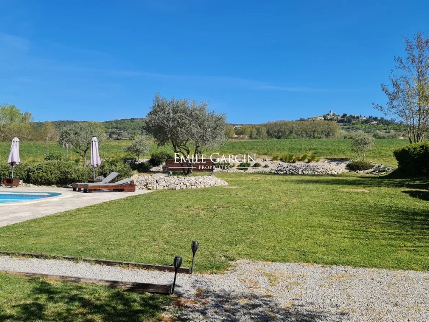 Maison à vendre - 14 pièces - 561m2 - Reillanne (04110)
