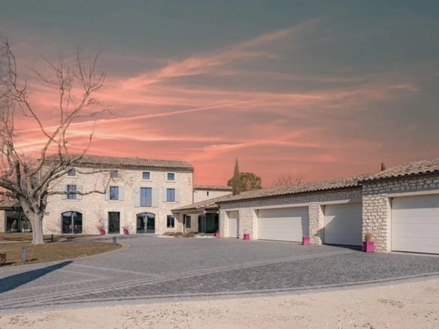MAS RENOVE L'ISLE-SUR-LA-SORGUE GRAND GARAGE