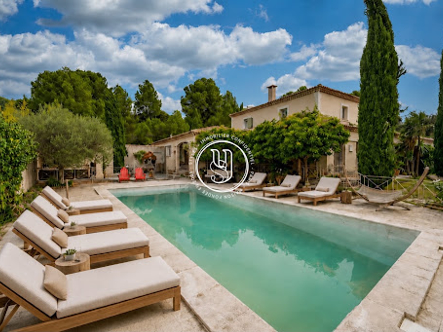 Maison 7 pièces 242 m²