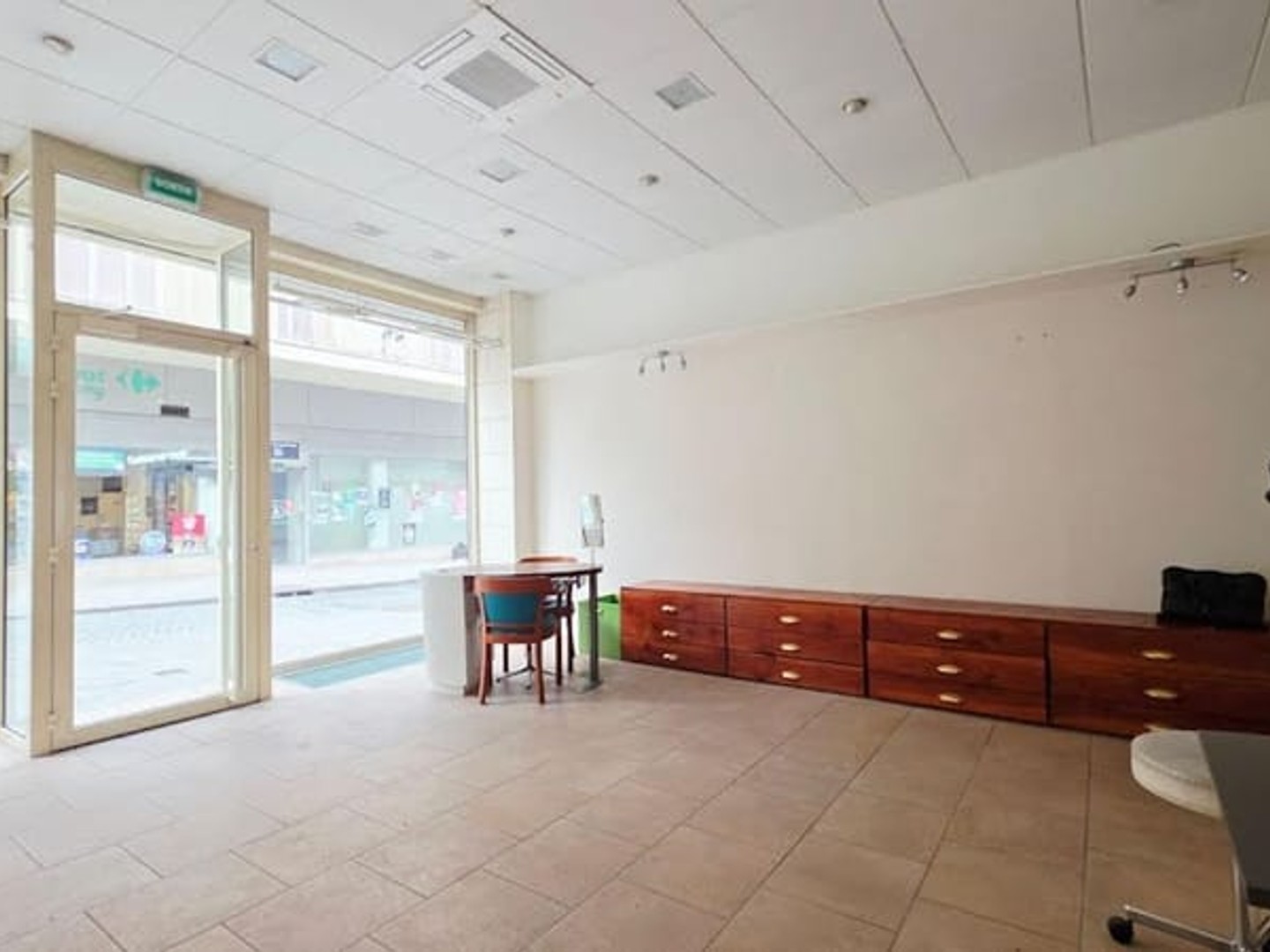 Magasin à vendre - 3 pièces - 57m2 - Bourges (18000)