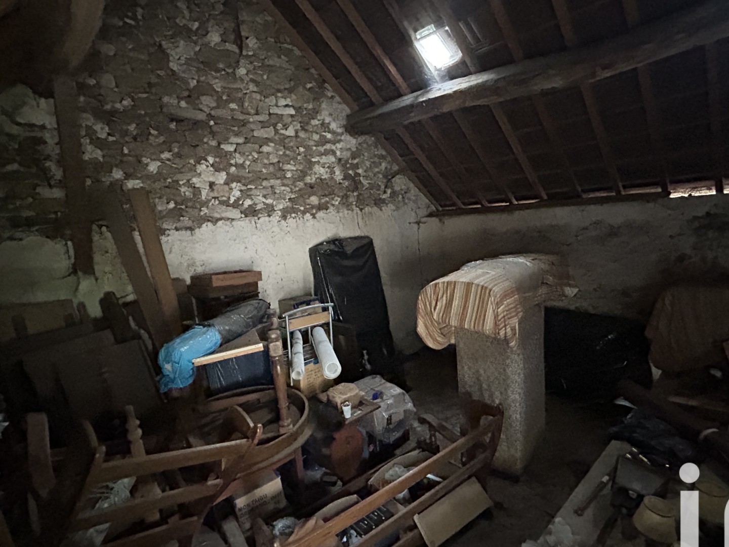 Locaux à vendre - 90m2 - Saint-Cyr-Sur-Morin (77750)