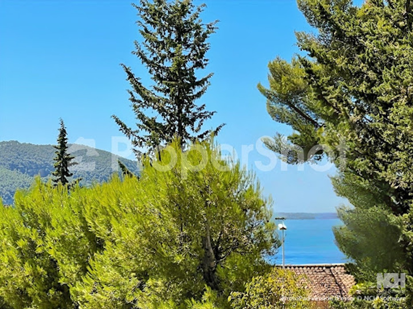 Maison à vendre - 8 pièces - 200m2 - Saint-Cyr-Sur-Mer (83270)