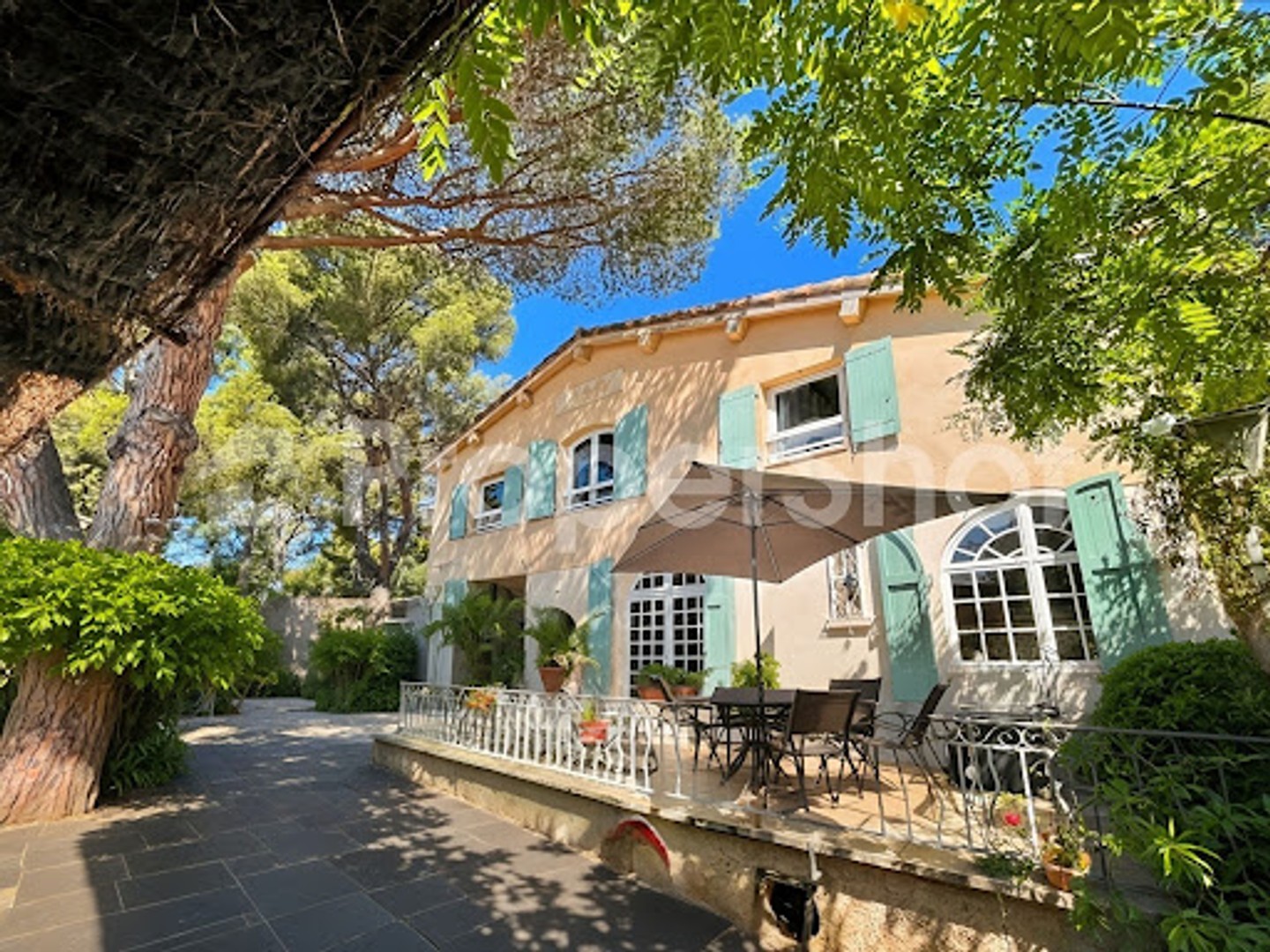 Maison à vendre - 8 pièces - 200m2 - Saint-Cyr-Sur-Mer (83270)