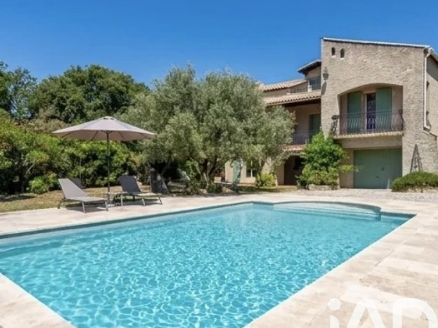 Maison à vendre - 5 pièces - 217m2 - Nîmes (30900)