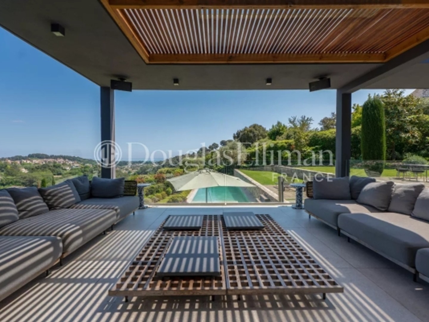 Maison à vendre - 9 pièces - 466m2 - Biot (06410)
