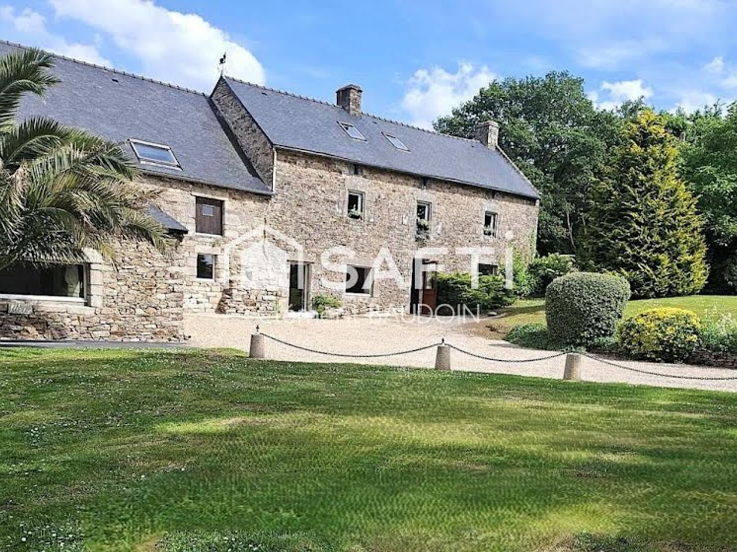 Maison 1353 m²