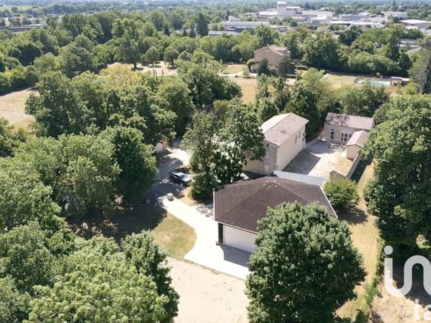Maison avec appartements 454 m²