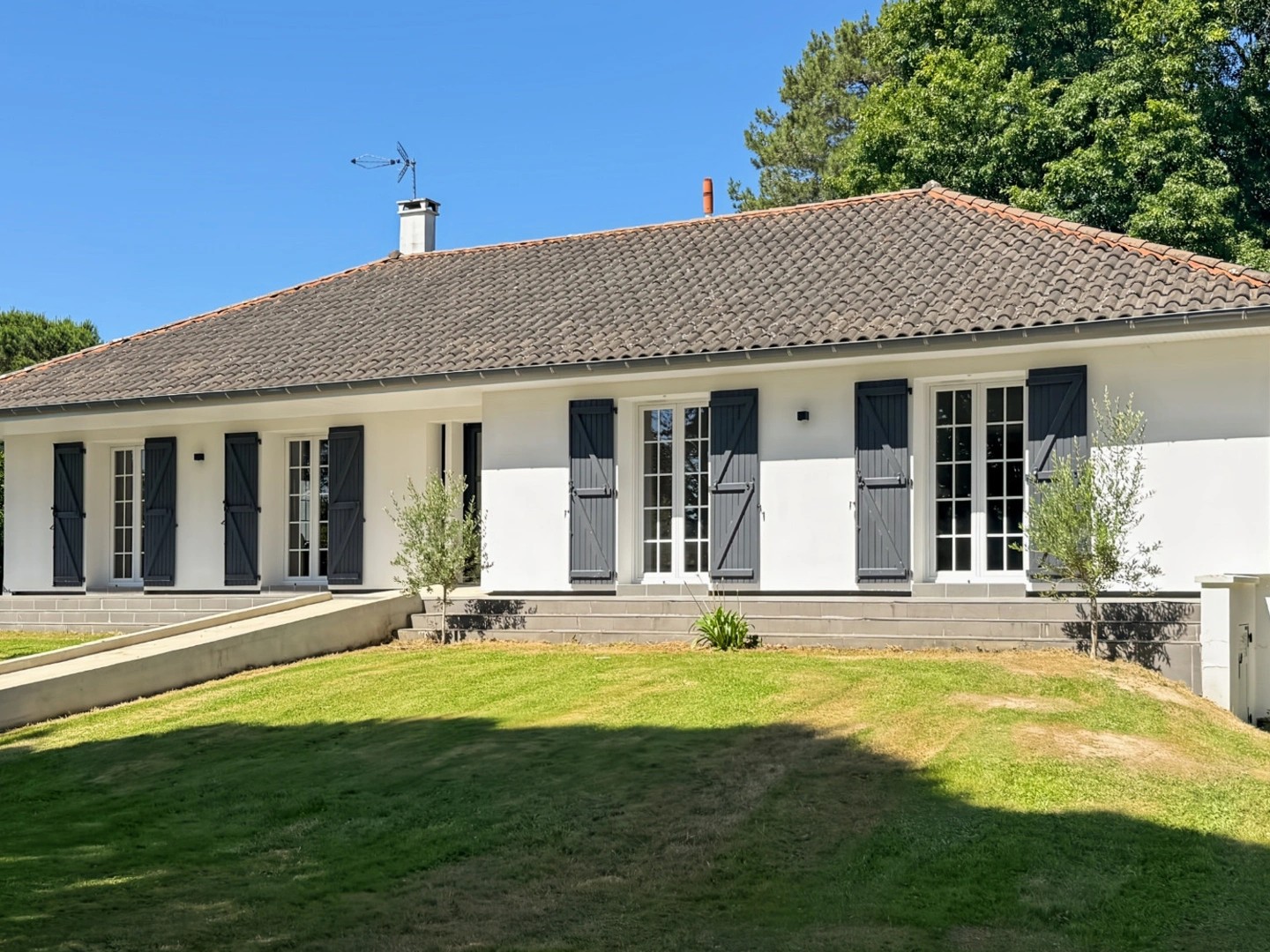 Maison à vendre - 4 pièces - 140m2 - Aire-Sur-L'adour (40800)