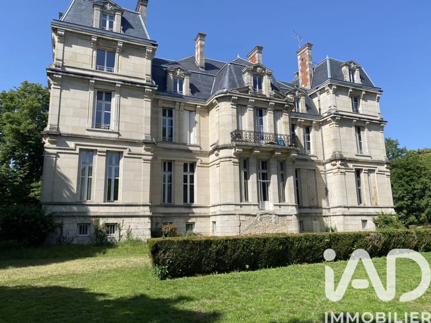 Maison avec appartements 1200 m²