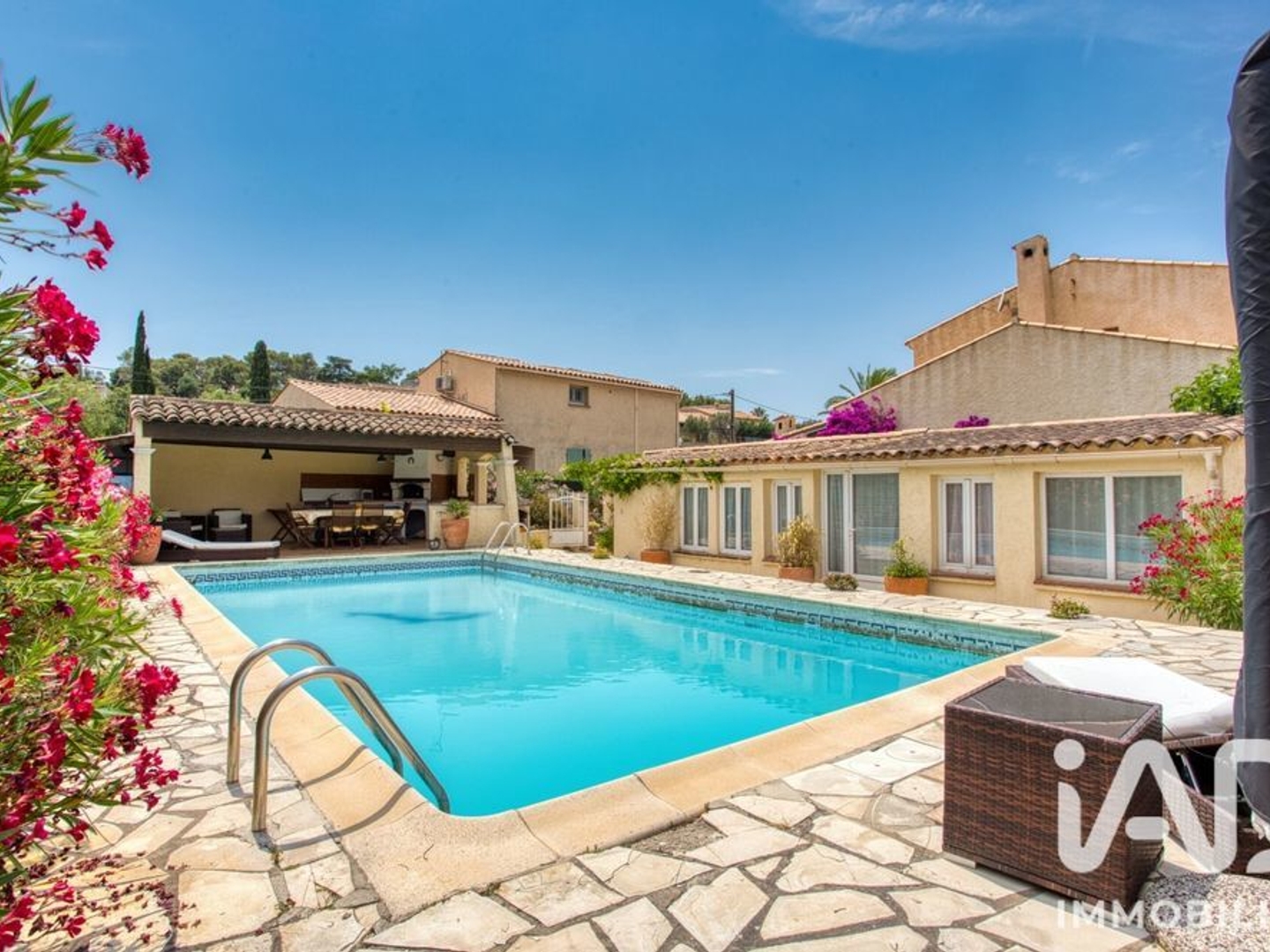 Maison à vendre - 4 pièces - 800m2 - Saint-Raphaël (83700)