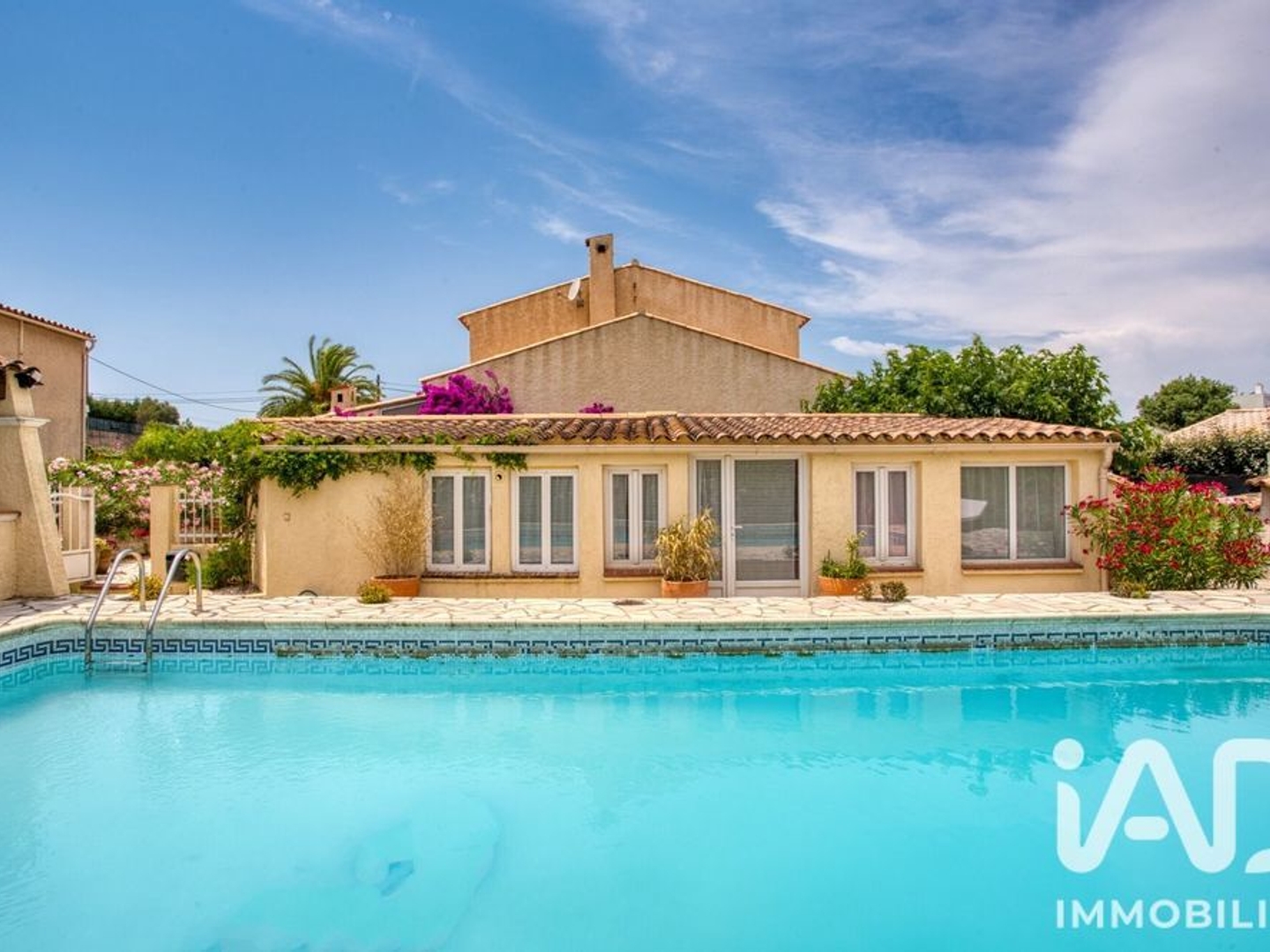 Maison à vendre - 4 pièces - 800m2 - Saint-Raphaël (83700)