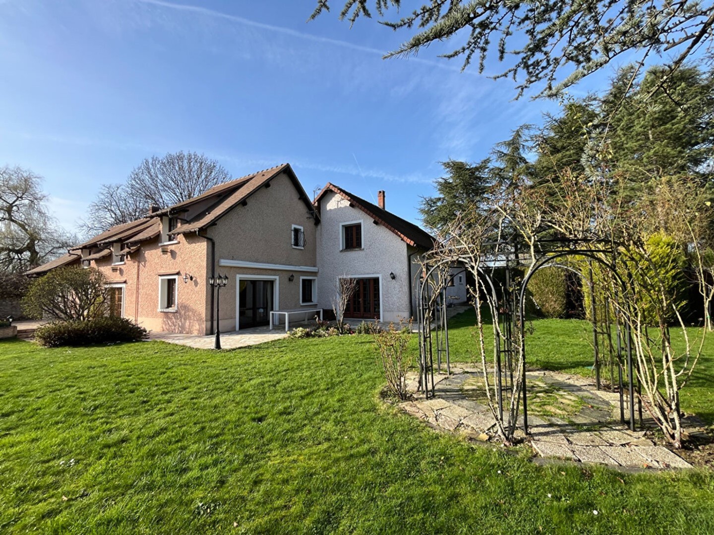 Maison à vendre - 9 pièces - 250m2 - Les Mesnuls (78490)