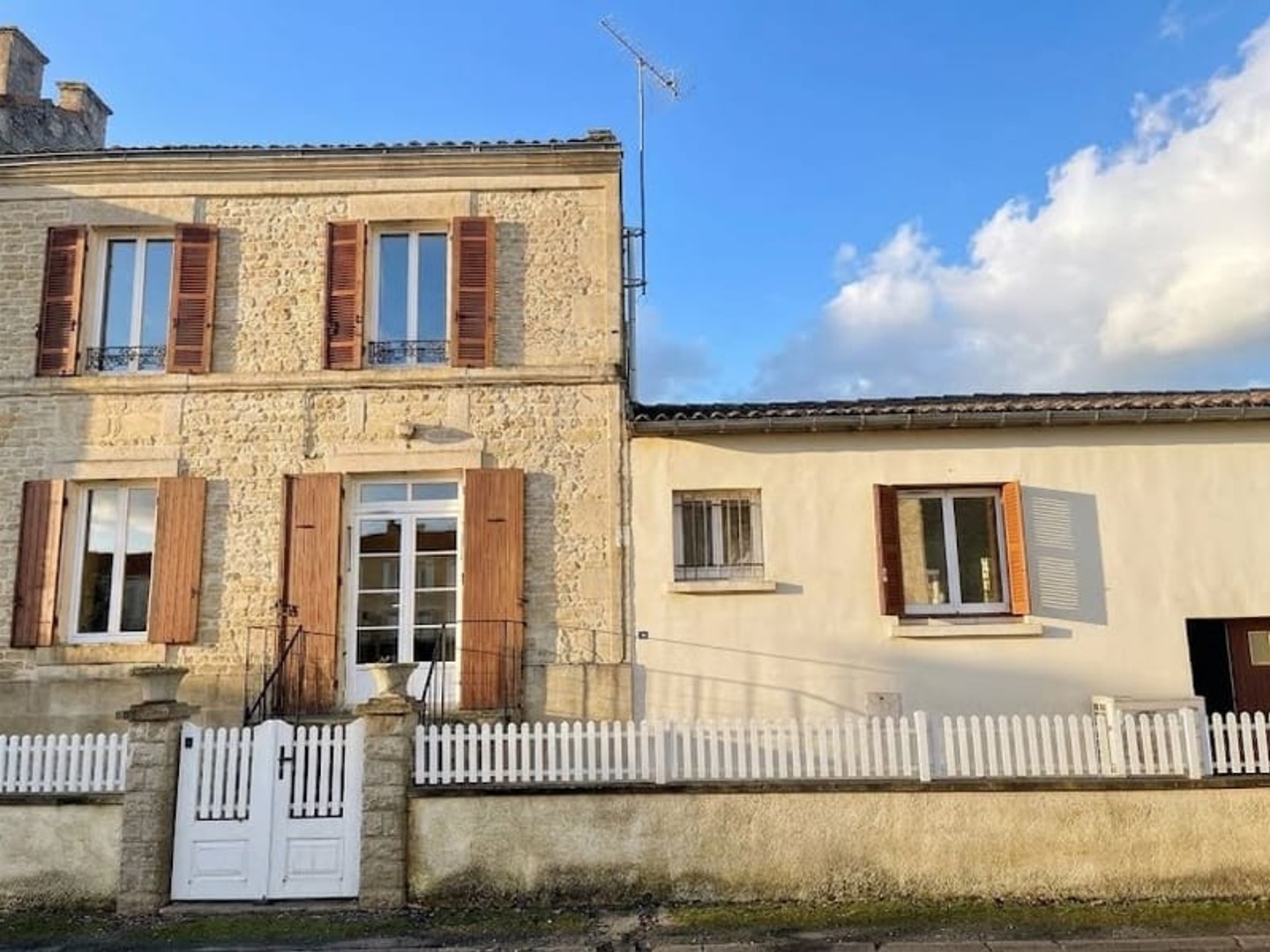 Magasin à vendre - 4 pièces - 86m2 - Saint-Georges-De-... (17470)