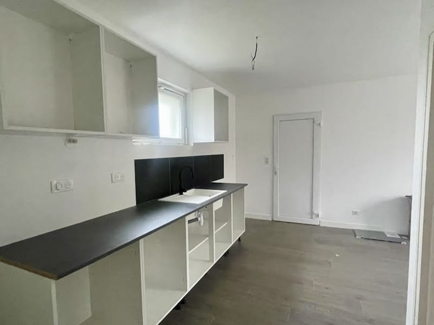 Magasin à vendre - 4 pièces - 86m2 - Saint-Georges-De-... (17470)
