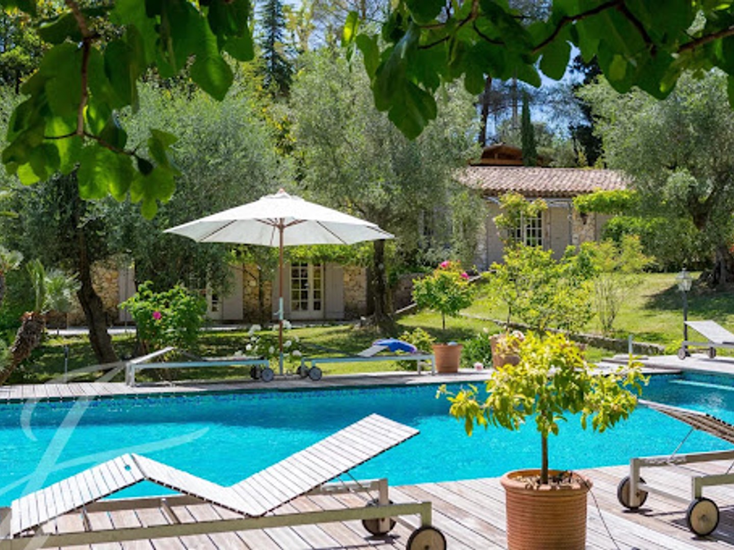 Maison 6 pièces 245 m²
