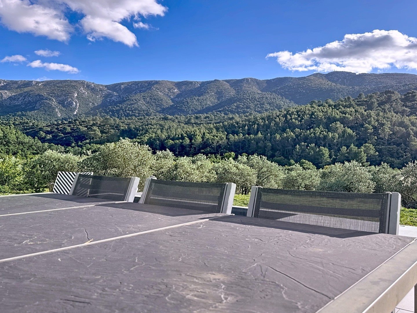 Maison à vendre - 5 pièces - 174m2 - Vauvenargues (13126)