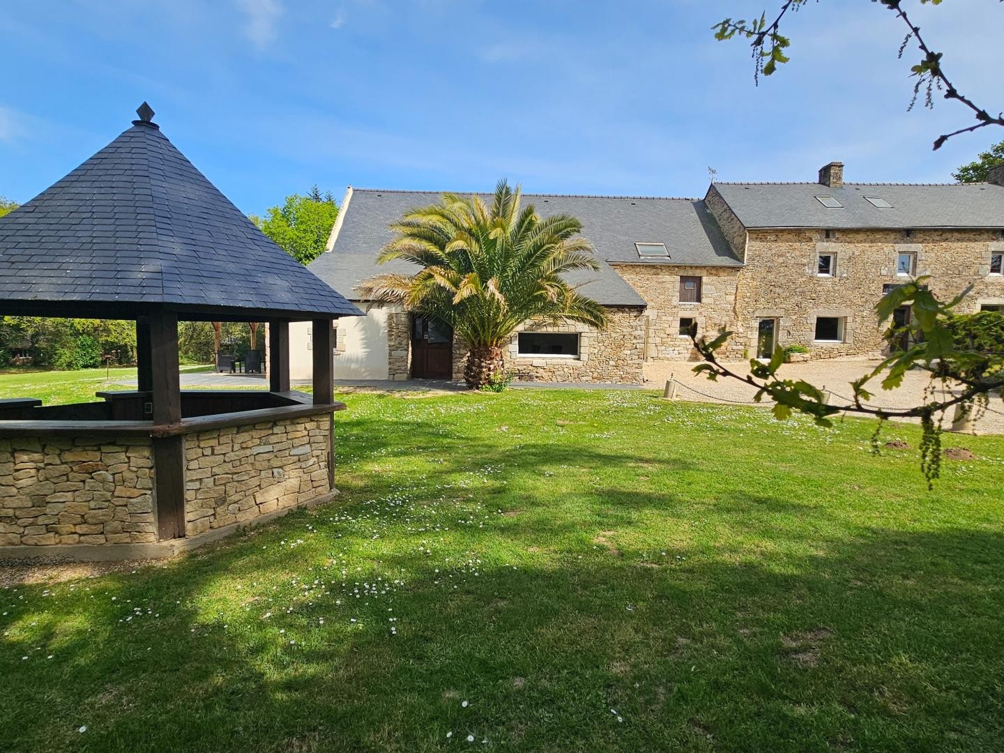 Magasin à vendre - 20 pièces - 1353m2 - Saint-Nolff (56250)