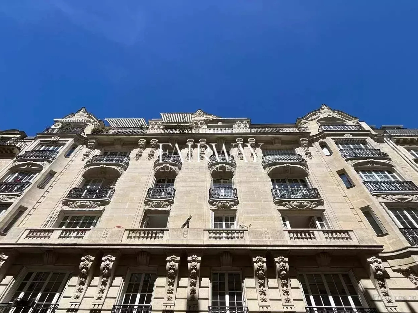 Appartement avec terrasse rue Pigalle dernier étage -calme absolu - Paris 9e