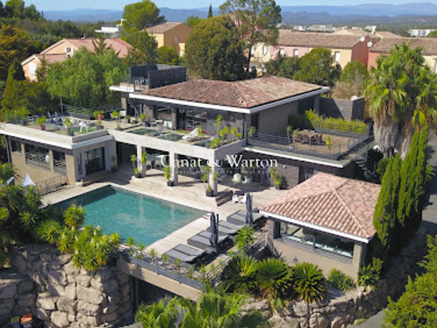 Maison à vendre - 8 pièces - 470m2 - Saint-Raphaël (83700)