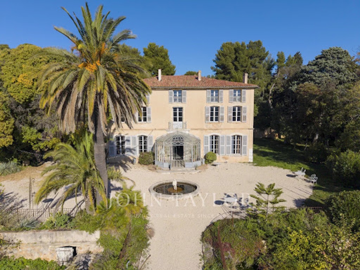 Maison à vendre - 700m2 - Ollioules (83190)