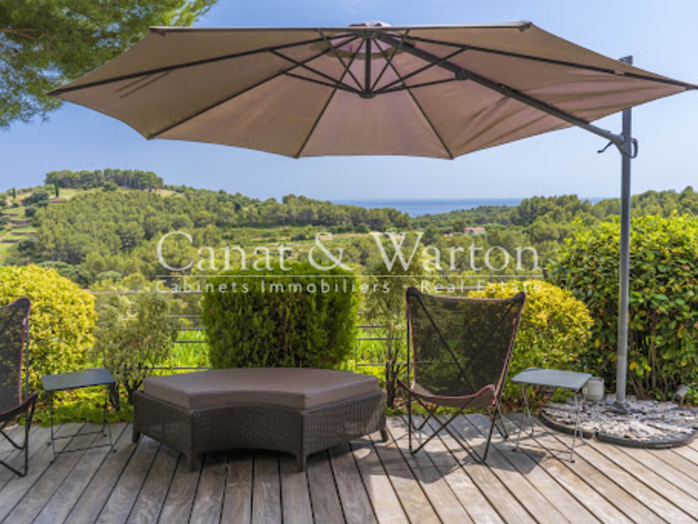 Maison à vendre - 4 pièces - 128m2 - Saint-Cyr-Sur-Mer (83270)