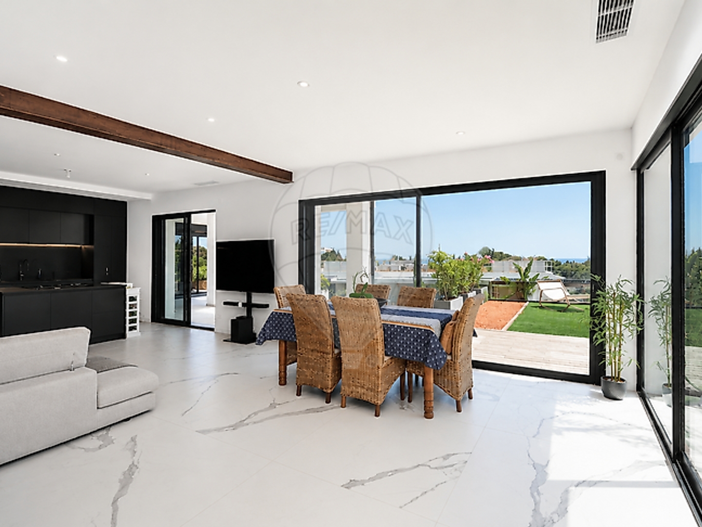 Appartement à vendre - 4 pièces - 137m2 - Villeneuve-Loubet (06270)